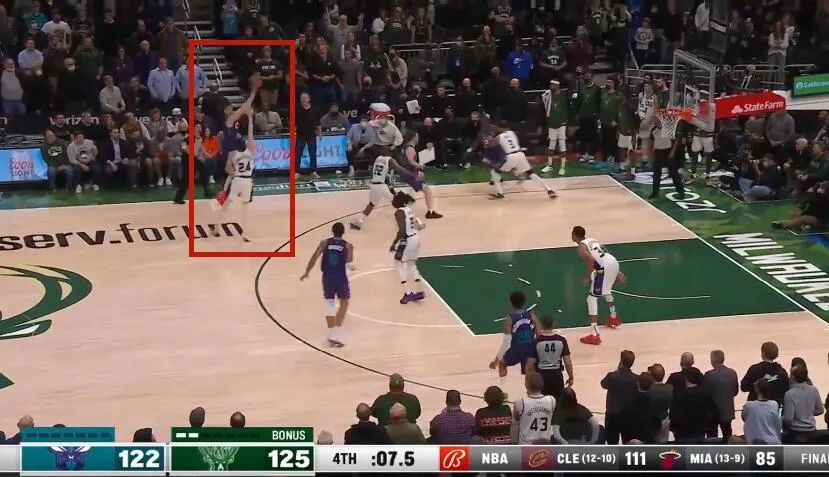  黄蜂三球赛季报销，球队面临重组挑战  